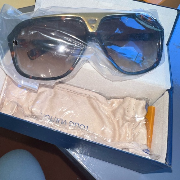 Louis Vuitton Men Z0350W Sunglasses - Picture 7 of 14